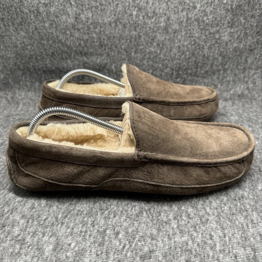UGG Australia Ascot Genuine Shearling Suede Slippers Mens Size 11 Chocolate 5775